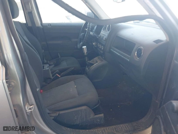 2016 Jeep Patriot Sport with VIN 1C4NJPBA4GD738288, listed as a IAAI auction lot 40070587 with 68,550 mi miles. Bid and sale history available at carsss.com. Image 5.