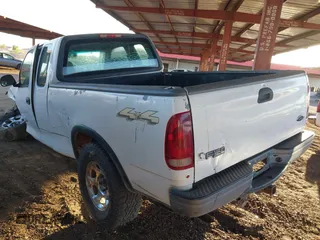 2002 Ford F-150 XL z VIN 1FTRX18L32NB45367, wystawiony jako IAAI lot #42618680 z przebiegiem 333 051 mil mil oraz . Historia ofert i sprzedaży dostępna na DreamBid. Obrazek 3.