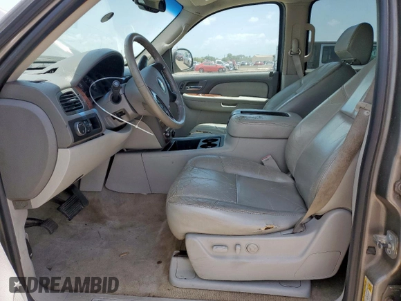 2007 Chevrolet Suburban LTZ с VIN 3GNFC16J57G130554, выставлен на аукционе Copart как лот 61574855 с пробегом Не указан миль и Списание • Salvage title. История ставок и продаж доступна на DreamBid. Изображение 7.