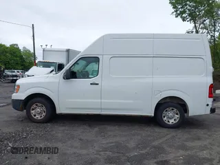 2013 Nissan NV Cargo SV z VIN 1N6BF0LY0DN104213, wystawiony jako IAAI lot #42254199 z przebiegiem 94 705 mil mil oraz . Historia ofert i sprzedaży dostępna na DreamBid. Obrazek 14.