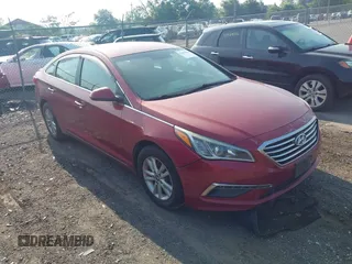 2015 Hyundai Sonata SE z VIN 5NPE24AF1FH062187, wystawiony jako IAAI lot #42490302 z przebiegiem 137 001 mil mil oraz . Historia ofert i sprzedaży dostępna na DreamBid. Obrazek 1.