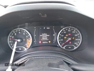 2016 Jeep Renegade Latitude with VIN ZACCJBBT0GPD04026, listed as a IAAI auction lot 42012920 with 182,076 mi miles. Bid and sale history available at carsss.com. Image 7.