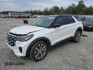 2025 Ford Explorer Platinum z VIN 1FMWK8HC5SGA65983, wystawiony jako Copart lot #49856645 z przebiegiem 3 870 mil mil oraz Szkoda całkowita • Salvage title. Historia ofert i sprzedaży dostępna na DreamBid. Obrazek 1.