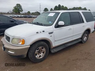 1998 Ford Expedition XLT with VIN 1FMRU1769WLC12068, listed as a IAAI auction lot 41562454 with 275,392 mi miles. Bid and sale history available at carsss.com. Image 2.