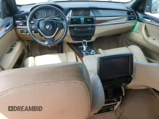 2007 BMW X5 4.8i z VIN 4USFE83537LY64075, wystawiony jako Copart lot #56922745 z przebiegiem 121 828 mil mil oraz Czysty tytuł • Clean title. Historia ofert i sprzedaży dostępna na DreamBid. Obrazek 8.