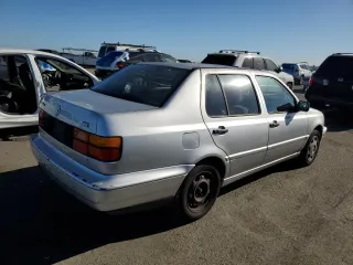 1998 Volkswagen Jetta z VIN 3VWRB81HXWM136725, wystawiony jako Copart lot #71419064 z przebiegiem 160 685 mil mil oraz Szkoda całkowita • Salvage title. Historia ofert i sprzedaży dostępna na DreamBid. Obrazek 3.