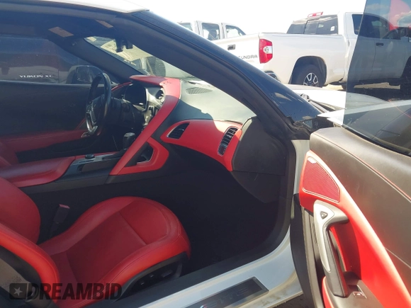 2014 Chevrolet Corvette Z51 3LT z VIN 1G1YM2D71E5116935, wystawiony jako IAAI lot #42341161 z przebiegiem 105 686 mil mil oraz . Historia ofert i sprzedaży dostępna na DreamBid. Obrazek 5.