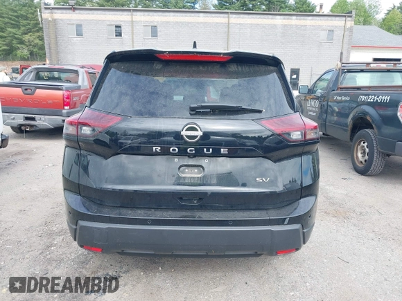 2024 Nissan Rogue SV z VIN 5N1BT3BA1RC705503, wystawiony jako IAAI lot #42298131 z przebiegiem 26 793 mil mil oraz . Historia ofert i sprzedaży dostępna na DreamBid. Obrazek 17.