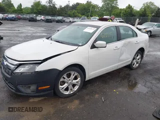 2012 Ford Fusion SE z VIN 3FAHP0HA4CR261668, wystawiony jako IAAI lot #42318115 z przebiegiem 81 923 mil mil oraz . Historia ofert i sprzedaży dostępna na DreamBid. Obrazek 17.