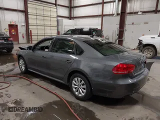 2013 Volkswagen Passat Wolfsburg Edition z VIN 1VWAH7A34DC148507, wystawiony jako IAAI lot #42339068 z przebiegiem 110 593 mil mil oraz . Historia ofert i sprzedaży dostępna na DreamBid. Obrazek 3.