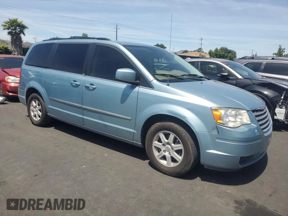 2010 Chrysler Town & Country Touring z VIN 2A4RR5D13AR460820, wystawiony jako Copart lot #57162885 z przebiegiem 197 426 mil mil oraz Szkoda całkowita • Salvage title. Historia ofert i sprzedaży dostępna na DreamBid. Obrazek 4.