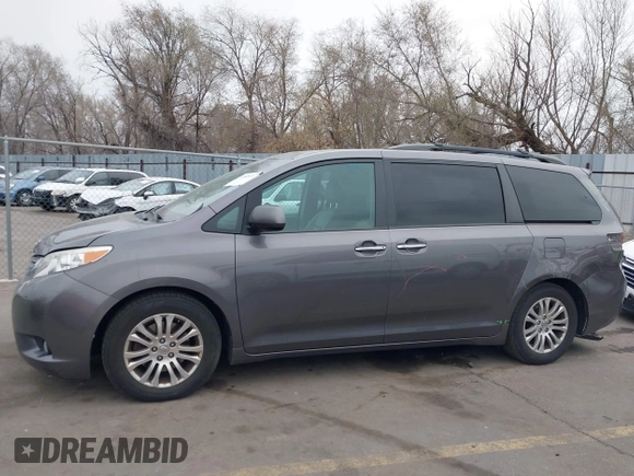 2015 Toyota Sienna XLE with VIN 5TDYK3DC6FS672329, listed as a IAAI auction lot 41908974 with 117,950 mi miles. Bid and sale history available at carsss.com. Image 14.
