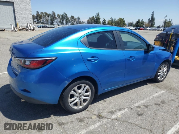 2016 Scion iA z VIN 3MYDLBZV6GY141028, wystawiony jako Copart lot #55264655 z przebiegiem 110 327 mil mil oraz Czysty tytuł • Clean title. Historia ofert i sprzedaży dostępna na DreamBid. Obrazek 3.