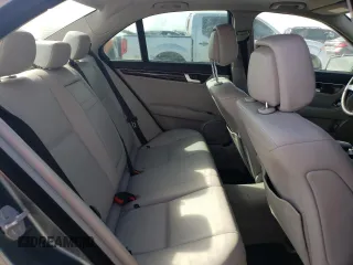 2012 Mercedes-Benz C 250 Sport z VIN WDDGF4HB5CA650408, wystawiony jako Copart lot #60000505 z przebiegiem 110 102 mil mil oraz Czysty tytuł • Clean title. Historia ofert i sprzedaży dostępna na DreamBid. Obrazek 10.