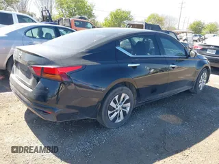 2022 Nissan Altima 2.5 S with VIN 1N4BL4BV8NN300823, listed as a IAAI auction lot 41836334 with 47,296 mi miles. Bid and sale history available at carsss.com. Image 4.