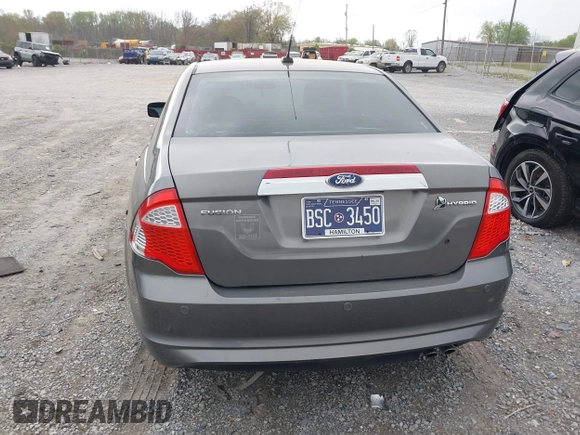 2010 Ford Fusion Hybrid z VIN 3FADP0L31AR326917, wystawiony jako IAAI lot #41938486 z przebiegiem 132 845 mil mil oraz . Historia ofert i sprzedaży dostępna na DreamBid. Obrazek 16.