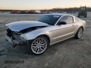 2014 Ford Mustang V6 with VIN 1ZVBP8AM5E5240852, listed as a Copart auction lot 43550315 with 195,614 mi miles and Salvage Title. Bid and sale history available at DreamBid. Image 1.