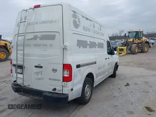 2017 Nissan NV Cargo SV z VIN 1N6BF0LY7HN808530, wystawiony jako IAAI lot #41222479 z przebiegiem 178 092 mil mil oraz . Historia ofert i sprzedaży dostępna na DreamBid. Obrazek 4.