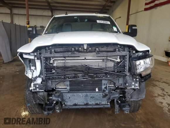2024 Ram 2500 Big Horn z VIN 3C6UR5DJ0RG406271, wystawiony jako Copart lot #64281275 z przebiegiem 15 019 mil mil oraz Czysty tytuł • Clean title. Historia ofert i sprzedaży dostępna na DreamBid. Obrazek 5.