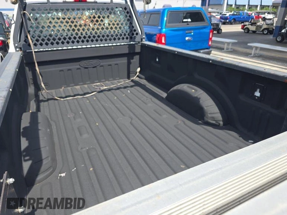 2018 Ford F-250 XL with VIN 1FT7W2A6XJEB99400, listed as a IAAI auction lot 42849106 with 86,965 mi miles and . Bid and sale history available at DreamBid. Image 3.