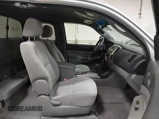 2005 Toyota Tacoma PreRunner z VIN 5TETU62N15Z064813, wystawiony jako IAAI lot #41353526 z przebiegiem 172 318 mil mil oraz . Historia ofert i sprzedaży dostępna na DreamBid. Obrazek 5.