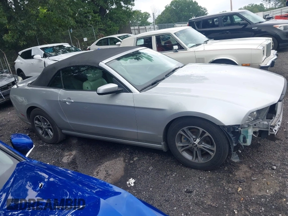 2014 Ford Mustang V6 with VIN 1ZVBP8EM3E5231996, listed as a IAAI auction lot 42537352 with 149,242 mi miles and . Bid and sale history available at DreamBid. Image 13.
