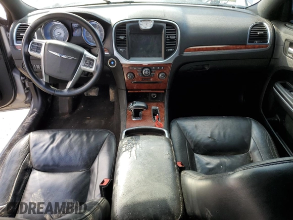 2013 Chrysler 300 z VIN 2C3CCAAG2DH572389, wystawiony jako Copart lot #47327315 z przebiegiem 144 262 mil mil oraz Szkoda całkowita • Salvage title. Historia ofert i sprzedaży dostępna na DreamBid. Obrazek 8.