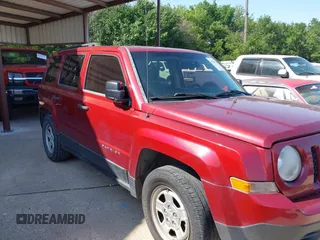 2014 Jeep Patriot Altitude z VIN 1C4NJPBA1ED550051, wystawiony jako IAAI lot #42384798 z przebiegiem 126 751 mil mil oraz . Historia ofert i sprzedaży dostępna na DreamBid. Obrazek 6.