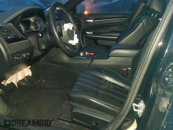 2020 Chrysler 300 S z VIN 2C3CCABG6LH137260, wystawiony jako Copart lot #84625114 z przebiegiem 92 330 mil mil oraz Szkoda całkowita • Salvage title. Historia ofert i sprzedaży dostępna na DreamBid. Obrazek 7.