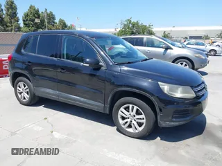 2013 Volkswagen Tiguan SE z VIN WVGAV7AXXDW542019, wystawiony jako IAAI lot #42482696 z przebiegiem 193 383 mil mil oraz . Historia ofert i sprzedaży dostępna na DreamBid. Obrazek 1.