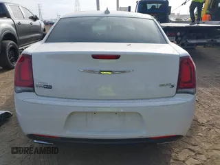 2015 Chrysler 300 with VIN 2C3CCAGG6FH842475, listed as a IAAI auction lot 40713366 with 138,342 mi miles. Bid and sale history available at carsss.com. Image 15.