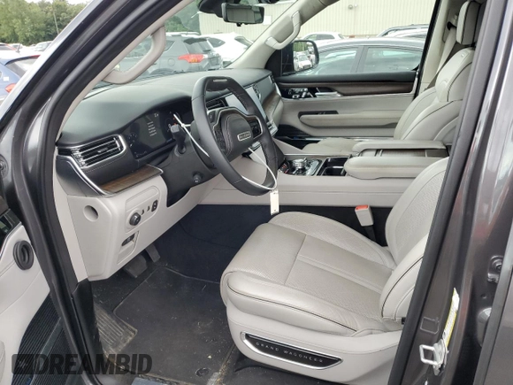 2023 Jeep Grand Wagoneer Series II с VIN 1C4SJSFP2PS564530, выставлен на аукционе Copart как лот 66197974 с пробегом 14 125 миль миль и Списание • Salvage title. История ставок и продаж доступна на DreamBid. Изображение 7.