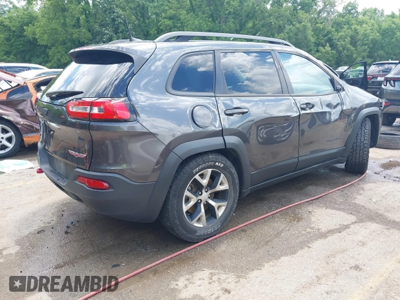 2017 Jeep Cherokee Trailhawk z VIN 1C4PJMBB8HW654321, wystawiony jako IAAI lot #42318465 z przebiegiem 137 923 mil mil oraz . Historia ofert i sprzedaży dostępna na DreamBid. Obrazek 4.