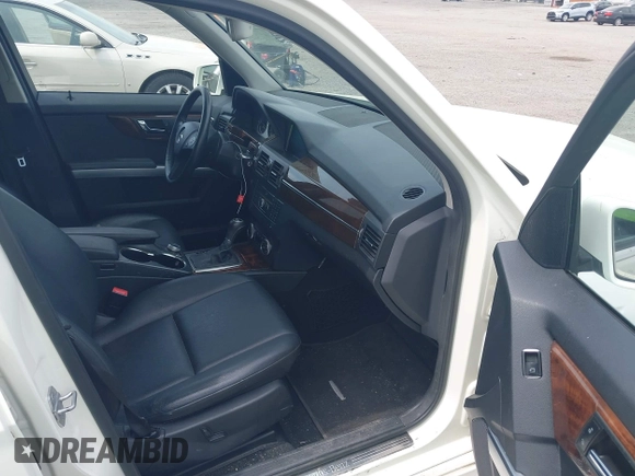 2011 Mercedes-Benz GLK 350 with VIN WDCGG8HB0BF566328, listed as a IAAI auction lot 42126696 with 149,824 mi miles and . Bid and sale history available at carsss.com. Image 5.
