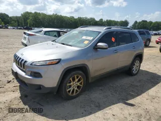 2016 Jeep Cherokee Latitude with VIN 1C4PJLCB3GW146443, listed as a Copart auction lot 61865135 with 204,516 mi miles and Clean title. Bid and sale history available at DreamBid. Image 1.