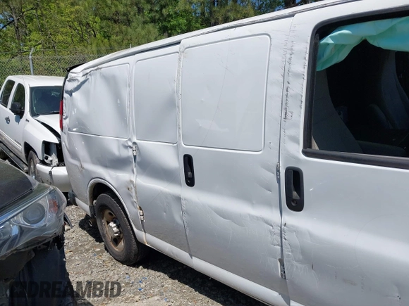 2019 Chevrolet Express Cargo Van with VIN 1GCWGAFP2K1347973, listed as a IAAI auction lot 41991559 with 70,050 mi miles. Bid and sale history available at carsss.com. Image 18.