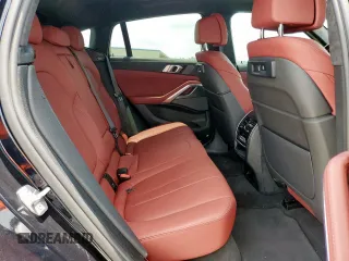 2022 BMW X6 M50i z VIN 5UXCY8C09N9J10045, wystawiony jako Copart lot #57225715 z przebiegiem 54 024 mil mil oraz Szkoda całkowita • Salvage title. Historia ofert i sprzedaży dostępna na DreamBid. Obrazek 11.