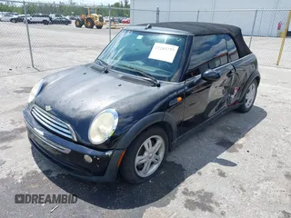 2006 MINI Convertible z VIN WMWRF33566TG15464, wystawiony jako IAAI lot #42285777 z przebiegiem 144 430 mil mil oraz . Historia ofert i sprzedaży dostępna na DreamBid. Obrazek 2.