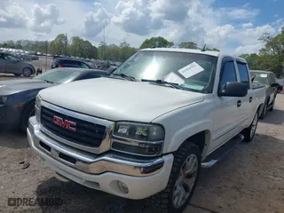 2005 GMC Sierra 1500 SLE with VIN 2GTEK13T851151711, listed as a IAAI auction lot 41964392 with 202,073 mi miles. Bid and sale history available at carsss.com. Image 2.