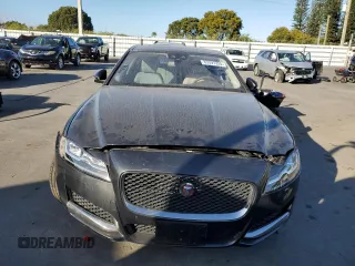 2017 Jaguar XF 35t Premium z VIN SAJBD4BV7HCY33657, wystawiony jako Copart lot #83397324 z przebiegiem 52 520 mil mil oraz Szkoda całkowita • Salvage title. Historia ofert i sprzedaży dostępna na DreamBid. Obrazek 5.