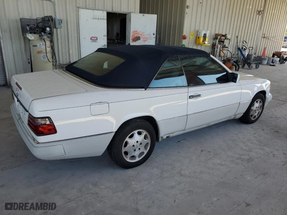 1995 Mercedes-Benz E Class with VIN WDBEA66E7SC186998, listed as a Copart auction lot 48033005 with 114,643 mi miles and Clean Title. Bid and sale history available at carsss.com. Image 3.