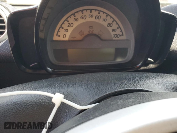 2015 Smart fortwo Passion z VIN WMEEJ3BA0FK802623, wystawiony jako Copart lot #55082215 z przebiegiem Nie podano mil oraz Tytuł czysty. Historia ofert i sprzedaży dostępna na DreamBid. Obrazek 9.