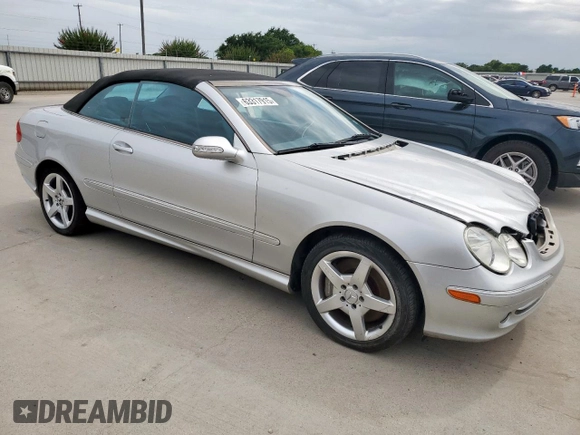 2005 Mercedes-Benz CLK 500 z VIN WDBTK75G75T041381, wystawiony jako Copart lot #63317915 z przebiegiem 85 750 mil mil oraz Szkoda całkowita • Salvage title. Historia ofert i sprzedaży dostępna na DreamBid. Obrazek 4.