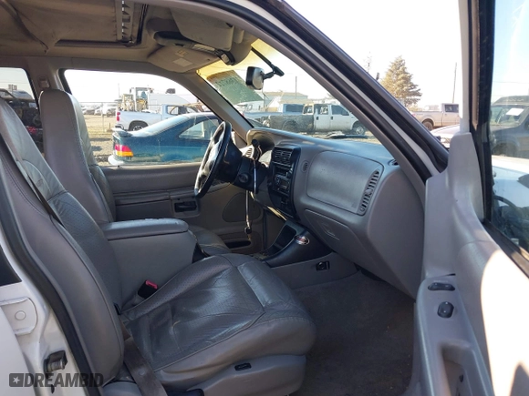 1998 Mercury Mountaineer with VIN 4M2ZU55P3WUJ48489, listed as a IAAI auction lot 41368722 with 202,627 mi miles. Bid and sale history available at carsss.com. Image 5.