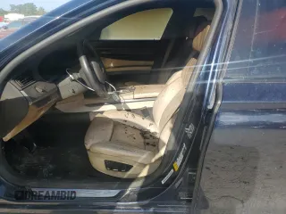 2011 BMW 7 Series 750Li z VIN WBAKB8C52BCY65687, wystawiony jako Copart lot #52441335 z przebiegiem Nie podano mil oraz Nie do naprawy • Non repairable. Historia ofert i sprzedaży dostępna na DreamBid. Obrazek 7.