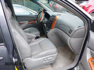 2006 Toyota Sienna XLE z VIN 5TDZA22C36S535207, wystawiony jako IAAI lot #42521737 z przebiegiem 147 801 mil mil oraz . Historia ofert i sprzedaży dostępna na DreamBid. Obrazek 5.