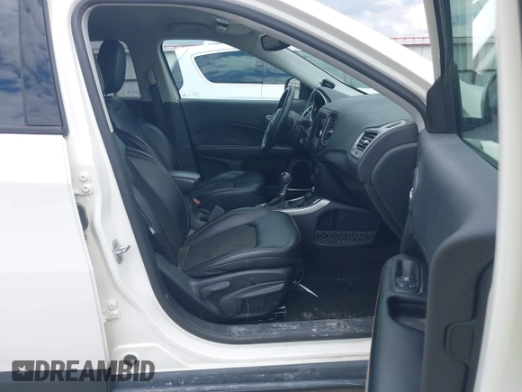 2018 Jeep Compass Altitude with VIN 3C4NJDBB4JT232968, listed as a IAAI auction lot 42388364 with 89,942 mi miles and . Bid and sale history available at DreamBid. Image 5.