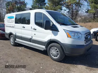 2018 Ford Transit z VIN 1FTYR1ZM2JKA58427, wystawiony jako IAAI lot #41830498 z przebiegiem 88 565 mil mil oraz . Historia ofert i sprzedaży dostępna na DreamBid. Obrazek 1.