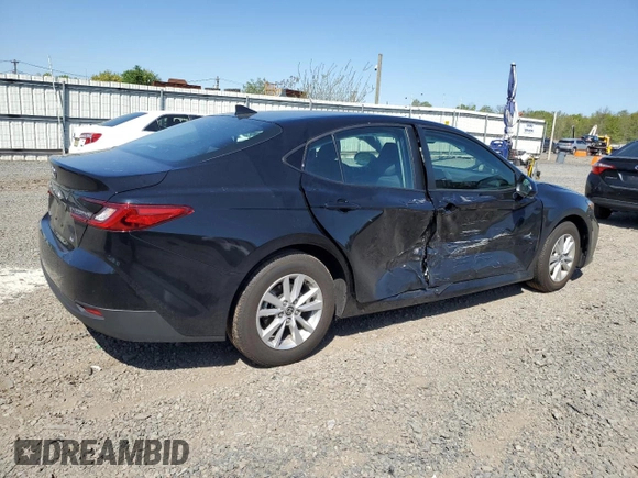 2025 Toyota Camry LE z VIN 4T1DAACK9SU117570, wystawiony jako Copart lot #54975145 z przebiegiem 2 385 mil mil oraz Szkoda całkowita • Salvage title. Historia ofert i sprzedaży dostępna na DreamBid. Obrazek 3.