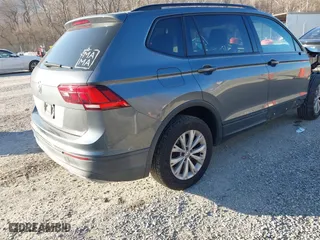 2019 Volkswagen Tiguan S with VIN 3VV0B7AX1KM059932, listed as a IAAI auction lot 41757859 with 76,522 mi miles. Bid and sale history available at carsss.com. Image 4.